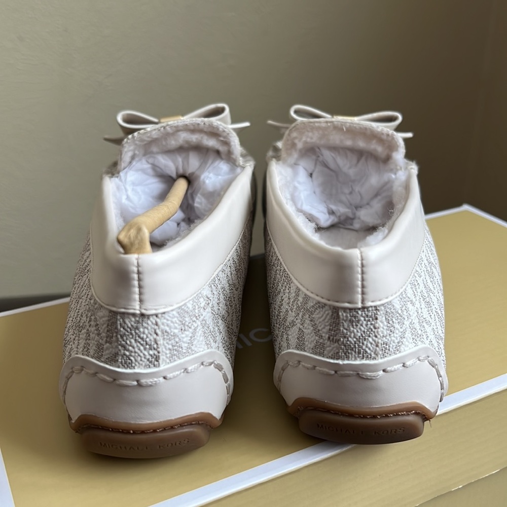 Michael Kors Erica Slipper Signature Vanilla  9 - Picture 11 of 12